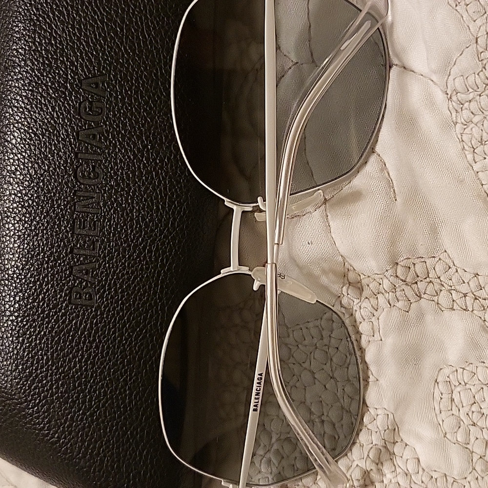 Balenciaga beautiful sunnies! Like new. - Picture 4 of 6